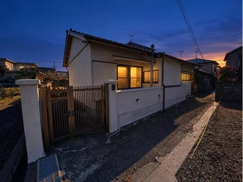 Spend the weekend at a field 5 minutes from the station. A second home that relaxes the heart.