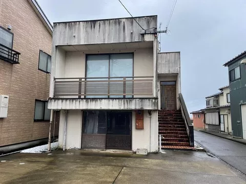 ◎ Parking for 3 or more cars ◎ LDK over 20 tatami mats ◎ Elementary school within 10 minutes on foot