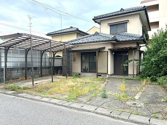 Used single-family home in Awara City, Tanaka-naka