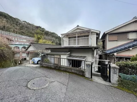 Price has been changed. This property requires renovation. South-facing with good sunlight.