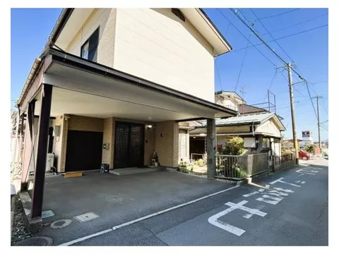 [Current sale until May 10] A house with a garden that can accommodate 2 cars! Rich living environment (Shimosuwa Station)