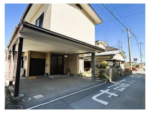 [Current sale until May 10] A house with a garden that can accommodate 2 cars! Rich living environment (Shimosuwa Station)
