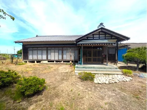 [Price Revision] A vast lot and charming single-story house. 170 tsubo of farmland available, various uses possible.