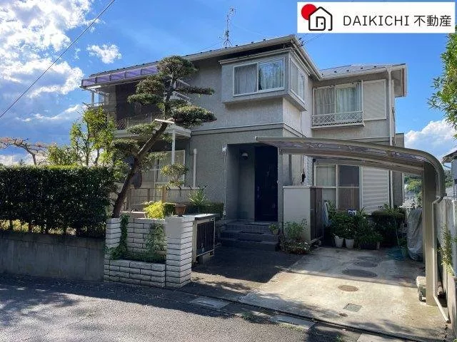 Land area 200㎡; history of exterior wall and roof renovations♪ Includes a study! Parking for 2 cars available!