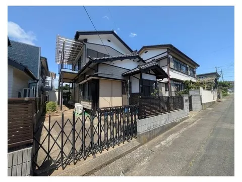A spacious balcony with a wide-open blue sky! Enjoy a comfortable life in a sunlit, spacious single-family home!
