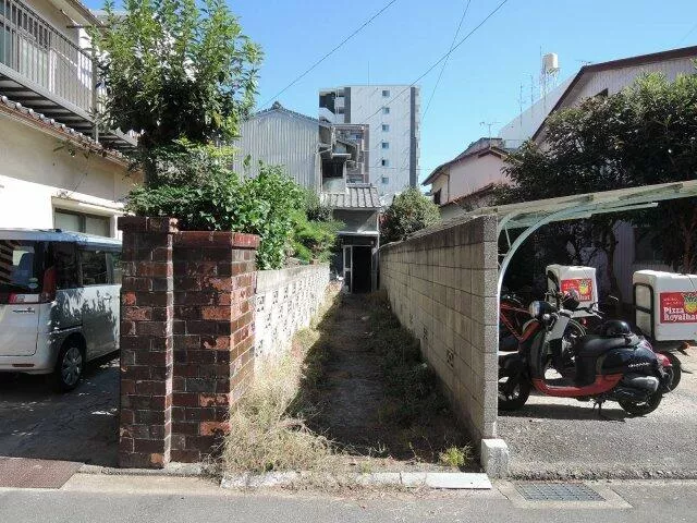4-chome, Kiyamachi, Matsuyama-city (Kiyamachi Sta.) 2F 6DK

5,400,000 yen