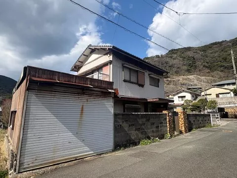 2-story building with 6LDK in Okuda 3-chome, Moji-ku, Kitakyushu City