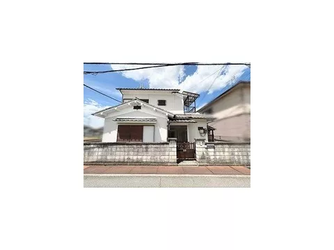 It is located about a 15-minute walk from Kintetsu "Sakurai" Station! Immediate move-in is possible as it is vacant!