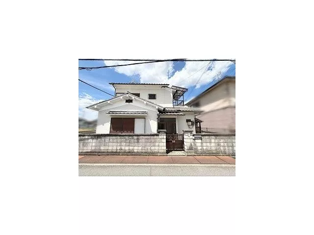 It is located about a 15-minute walk from Kintetsu "Sakurai" Station! Immediate move-in is possible as it is vacant!