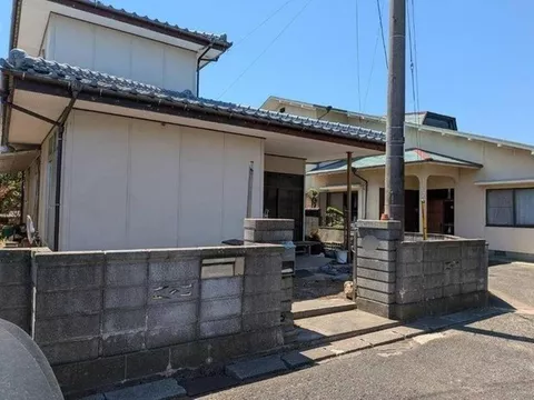 [Reconstruction generally not allowed] A two-story 5DK lightweight steel house built on a site of approximately 83 tsubo.