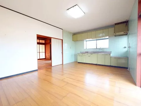 5DK with 130.86㎡! Parking for 3 or more cars possible! We are also waiting for inquiries about renovations!