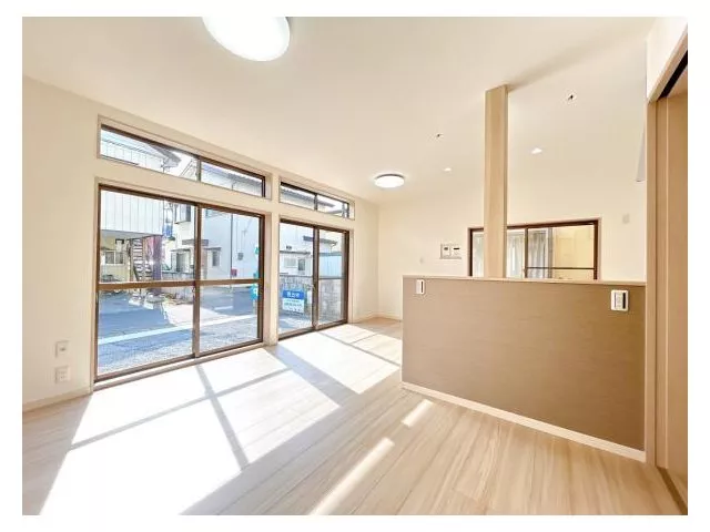 [Open House Held] [Renovated] Parking available for 3 standard cars in parallel. A Coop Happiness store nearby