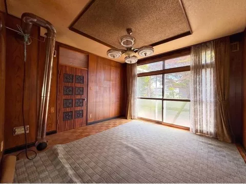 Shopping and educational facilities within walking distance♪ 4LDK with garage!