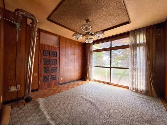 Shopping and educational facilities within walking distance♪ 4LDK with garage!