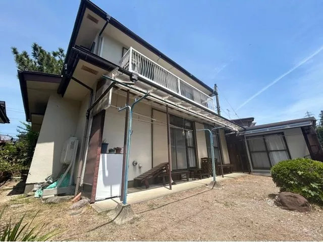 ■ A 4DK house located in a calm residential environment surrounded by nature