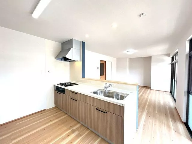 [Open House Held] Interior and exterior renovation completed / Move-in available within the year / Earthquake resistance work / Water area replacement / Parking