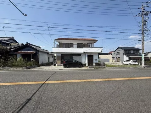 ■Two-story! Ample storage! Japanese-style room available! ■Built in October 1984, spacious 6DK!
