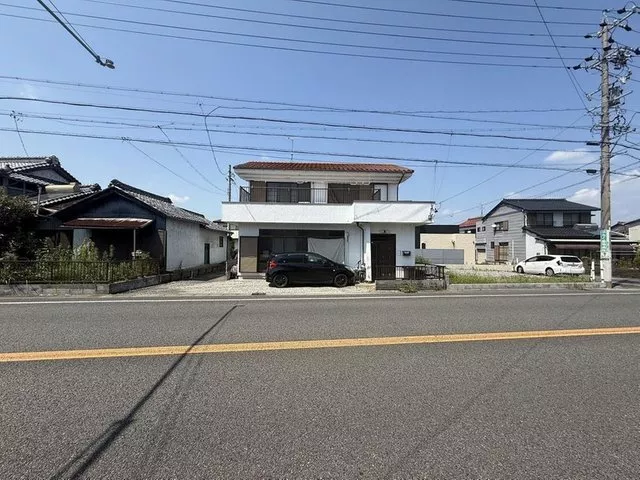 ■Two-story! Ample storage! Japanese-style room available! ■Built in October 1984, spacious 6DK!