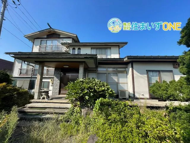 ◎Two-family home◎ Built-in garage for 4 cars◎ Spacious land of approximately 140 tsubo