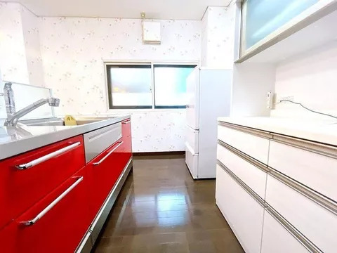 Takai Real Estate ☆ With a sunroom and garden, this is a house for family enjoyment. - Image 3