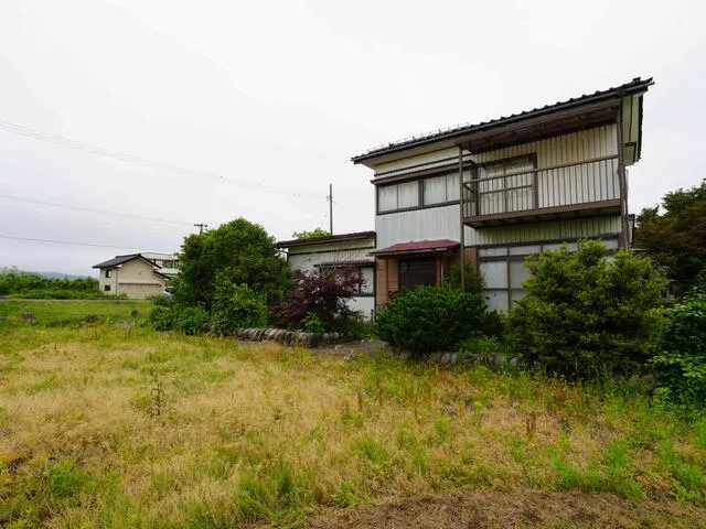 Tsuruoka City, Itai-gawa, Katauke (Tsuruoka Station) 2-story building 6DK