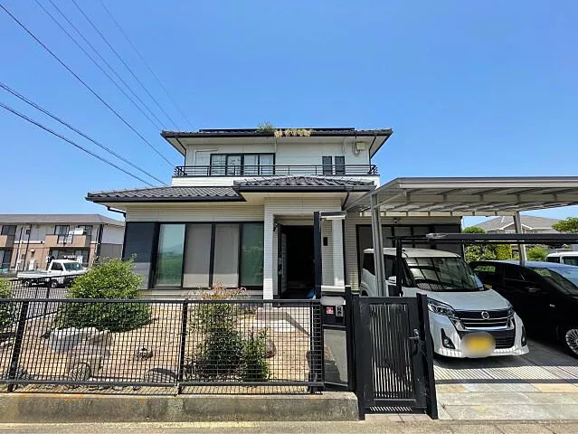 Used single-family home in Nakatsu-cho, Marugame City, a just-right Western-style house built recently