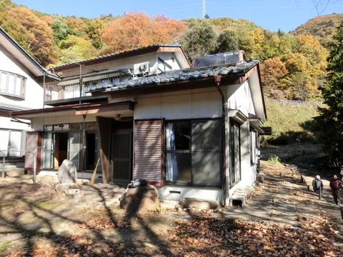 Koshu-shi, Yamato-cho Tsuruse （Kai Yamato station） 2F 5K

Koshu
