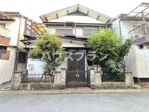 Each room is 6 tatami mats, with a storage closet♪ Balcony with two sides! Equipped with TV intercom!