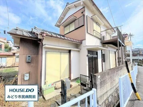 4LDK two-story building, an area with abundant living facilities within walking distance♪