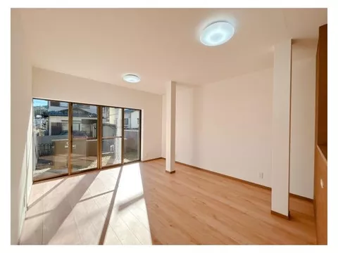 【Open house held】【Interior and exterior renovation completed】【New water facilities replaced】Width of the road in front to the south
