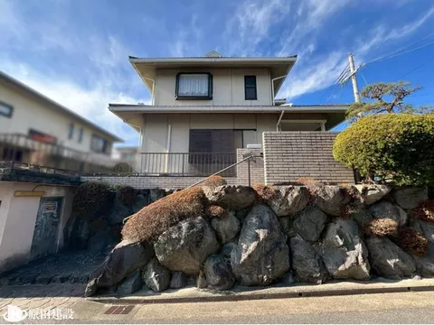 A house by Daiwa House. Corner lot × parking for 2 cars, 4SLDK residence