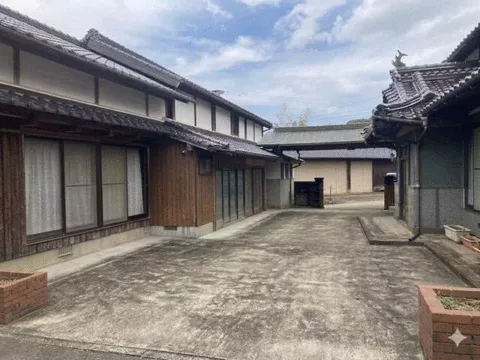 Karatsu City, Hizen Town Uragasaka (Nishi Karatsu Station) 2-story 8DK