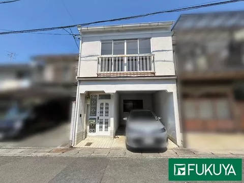 ＼Renovation completed／ A south-facing house with good sunlight!安心 parking with a garage that protects from rain and wind.