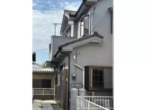 Renovation completed in August of the 8th year of Reiwa♪ Bright 4LDK! Close to shopping and restaurants.