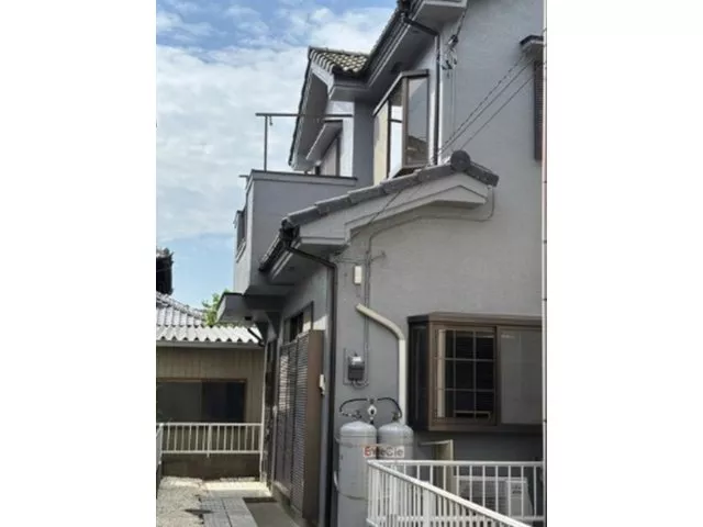Renovation completed in August of the 8th year of Reiwa♪ Bright 4LDK! Close to shopping and restaurants.