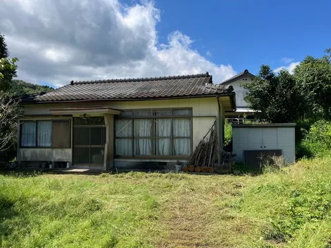 A single-family home in the nature-rich Hiwaki-cho, Satsumasendai City, Tōnohara.