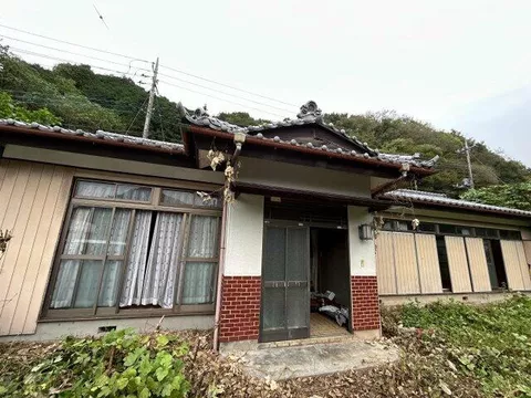 2 Umedacho, Kiryu-shi, Kiryu (Nishi-Kiryu Sta.) Single story building, 6DK

1,980,000 yen