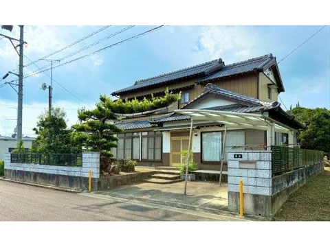 A blend of Japanese aesthetics and the openness of a high location! A spacious home spreading over approximately 80 tsubo for a relaxed life♪
