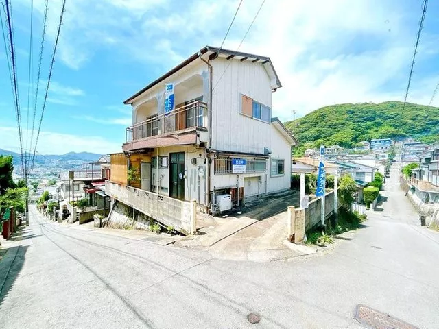 Open house held, current sale, parking for 2 cars, quiet residential area.