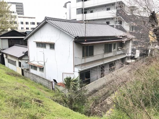 2-chome, Yanai-cho, Matsuyama-city (Ishidegawa Koen Sta.) 2F, 10DK

2.9 million yen