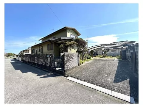 Current sale until April 20 / Parking for 3 cars available / Garden space available / 20 minutes on foot to Shiratsuka Elementary School /