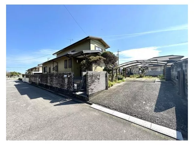 Current sale until April 20 / Parking for 3 cars available / Garden space available / 20 minutes on foot to Shiratsuka Elementary School /