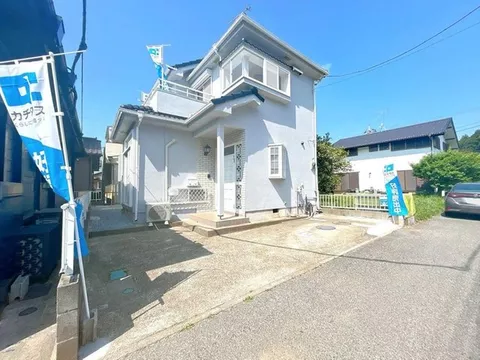 【Open house scheduled】Interior and exterior renovation planned / Move-in available within the year / New seismic standards compliant / Parking for 2 cars available /