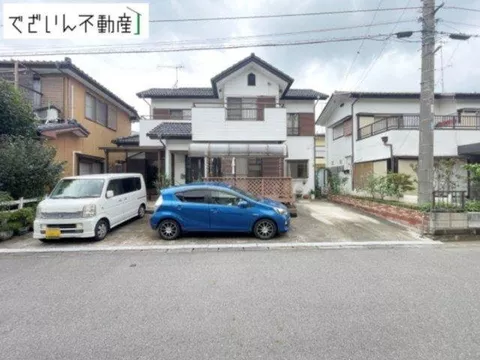All-electric / Parking for 3 cars available ■ Good sunlight exposure ■ Roofed wooden deck ■ Spacious balcony
