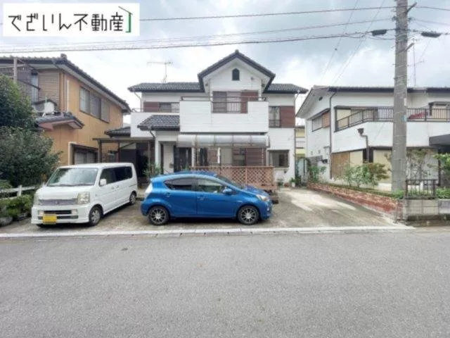 All-electric / Parking for 3 cars available ■ Good sunlight exposure ■ Roofed wooden deck ■ Spacious balcony