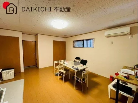 ・Good sunlight due to southwest road♪・Within a 5-minute walk to elementary and middle schools! For small children - Image 3