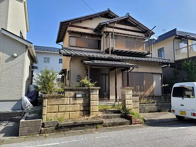 Used single-family home, JR Tokaido/Sanyo Line Hikone Station, 22 minutes by bus, get off at Shimo-Gosanjō, 7 minutes on foot