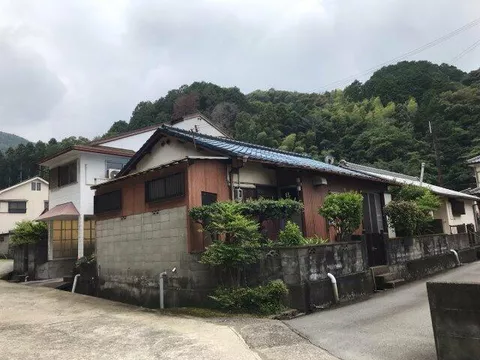2-story building with 7DK in Shimon, Kainan City (Kainan Station)