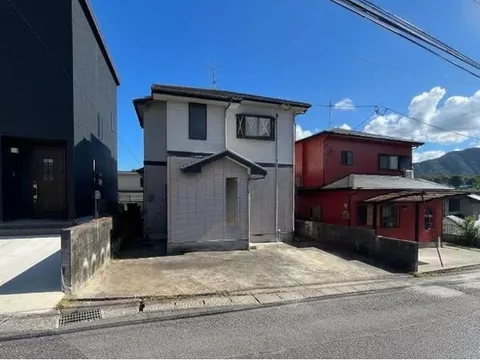 Used detached house in Sakanoue 7-chome♪2-minute walk to the bus stop! Approximately 28 tsubo, 2-story, 4LDK!