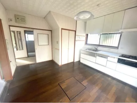 [SAWAMURA Real Estate Seller Property] House with a garden that has had the water facilities replaced!